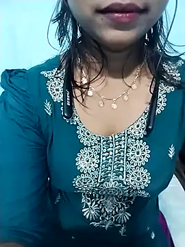 Snapshot of cute_mahi07 chatting on 11/04/25, 11:04 cute mahi07 online show from 11/04/25, 11:04