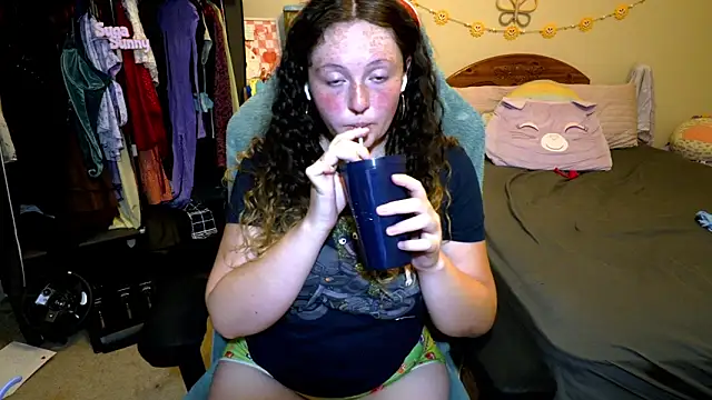 sugasunny04 online show from 05/17/26, 04:43