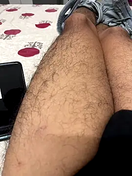 Snapshot of bitujd98 chatting on 12/18/25, 04:02 bitujd98 online show from 12/18/25, 04:02