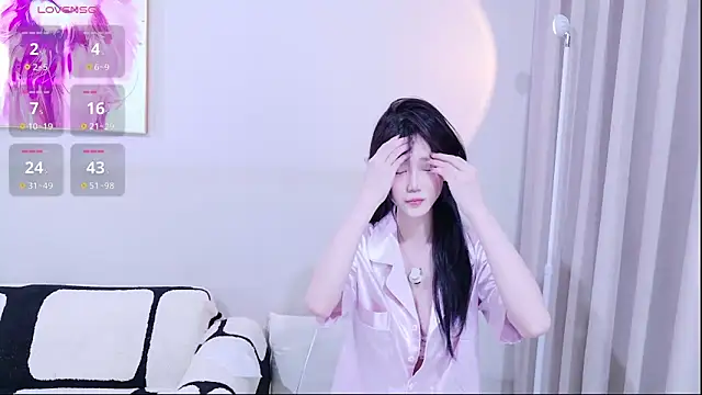 xiaoxi---n online show from 11/18/25, 10:09