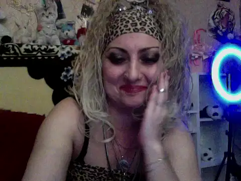 xHot Amazonq online show from 11/21/25, 08:29