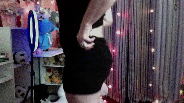 xHot Amazonq online show from 03/12/26, 12:39