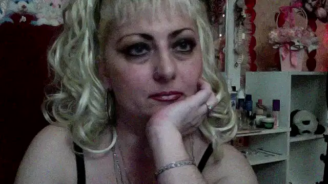 xHot Amazonq online show from 04/13/26, 04:45