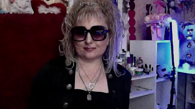 xHot Amazonq online show from 04/27/26, 09:46