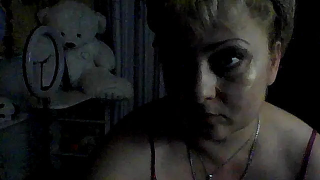 Snapshot of xHot_Amazonq chatting on 07/24/26, 01:53 xHot Amazonq online show from 07/24/26, 01:53