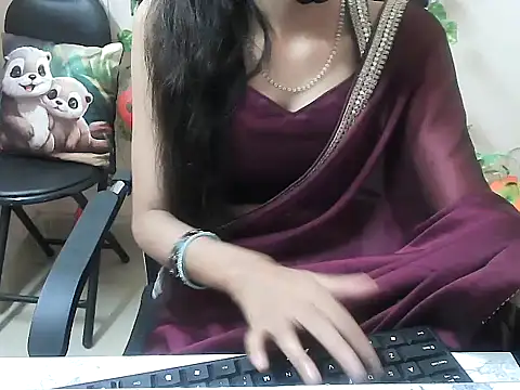 Snapshot of lo_e_shreya chatting on 11/20/25, 03:39 lo e shreya online show from 11/20/25, 03:39