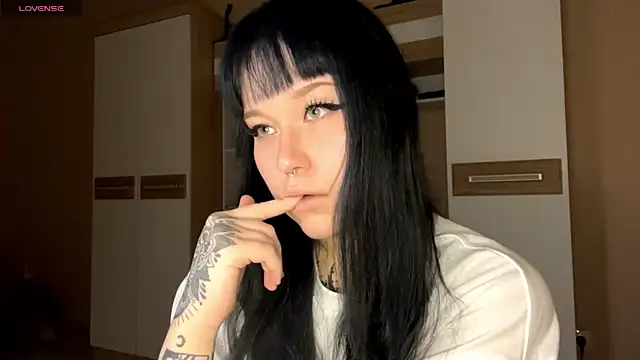 LaurenOveson online show from 10/27/25, 07:34