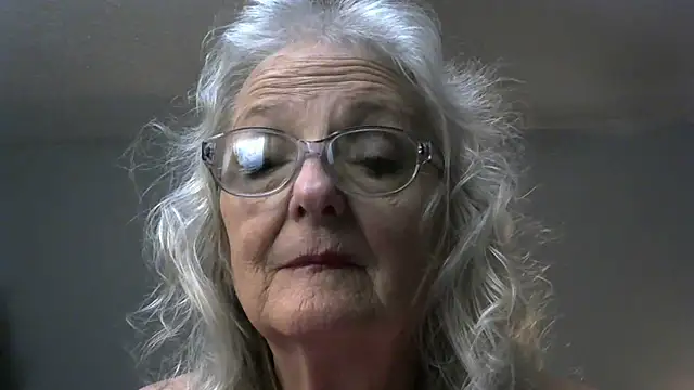 Snapshot of JoleneDelacroix chatting on 10/31/25, 03:18 JoleneDelacroix online show from 10/31/25, 03:18