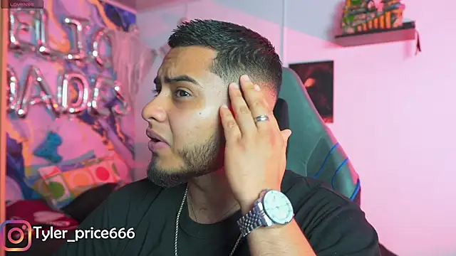 Tiler wolker online show from 01/07/26, 01:52