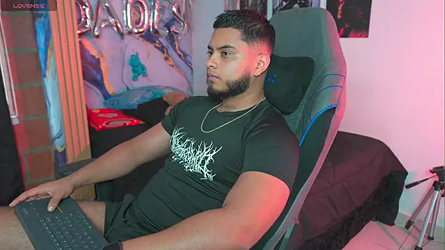 Tiler wolker online show from 03/25/26, 10:05