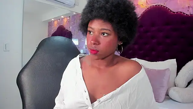 Snapshot of violeta_ruizz chatting on 11/23/25, 01:00 violeta ruizz online show from 11/23/25, 01:00