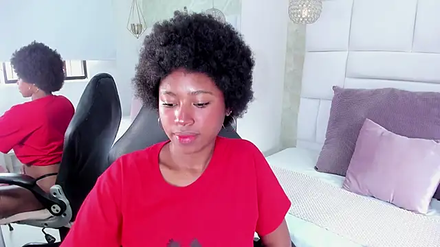 Snapshot of violeta_ruizz chatting on 11/24/25, 04:29 violeta ruizz online show from 11/24/25, 04:29