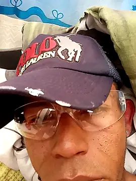 Snapshot of orlexdorlan chatting on 12/18/25, 01:28 orlexdorlan online show from 12/18/25, 01:28