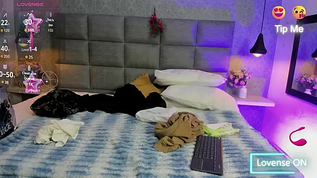 Snapshot of Luna_Bella3 chatting on 12/18/25, 10:54 Luna Bella3 online show from 12/18/25, 10:54