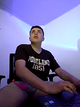 Snapshot of Sam_Rush chatting on 12/20/25, 02:40 Sam Rush online show from 12/20/25, 02:40