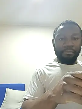 Snapshot of shoodly99 chatting on 10/28/25, 02:15 shoodly99 online show from 10/28/25, 02:15