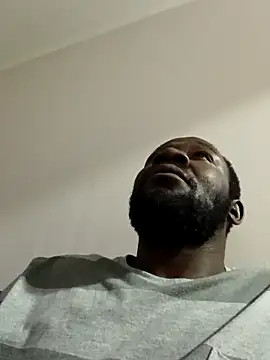 Snapshot of shoodly99 chatting on 11/01/25, 02:35 shoodly99 online show from 11/01/25, 02:35