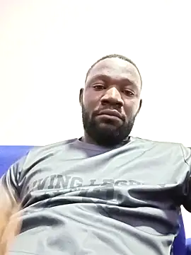 Snapshot of shoodly99 chatting on 11/28/25, 03:42 shoodly99 online show from 11/28/25, 03:42