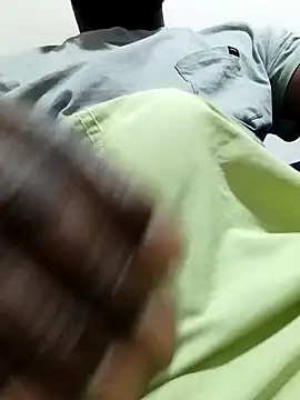 Snapshot of shoodly99 chatting on 12/17/25, 02:50 shoodly99 online show from 12/17/25, 02:50