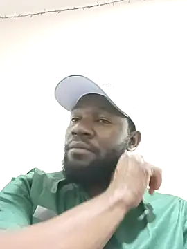 Snapshot of shoodly99 chatting on 12/20/25, 02:18 shoodly99 online show from 12/20/25, 02:18