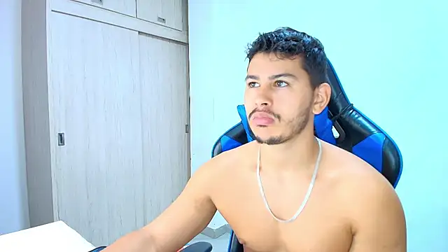 Snapshot of sophia_and_alex chatting on 11/10/25, 02:05 sophia and alex online show from 11/10/25, 02:05