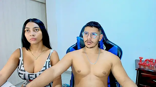 Snapshot of sophia_and_alex chatting on 12/20/25, 10:50 sophia and alex online show from 12/20/25, 10:50