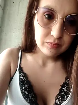 Snapshot of Alyah_1-2 chatting on 11/06/25, 05:03 Alyah 1-2 online show from 11/06/25, 05:03