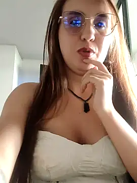 Snapshot of Alyah_1-2 chatting on 11/11/25, 06:19 Alyah 1-2 online show from 11/11/25, 06:19