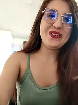 Snapshot of Alyah_1-2 chatting on 11/13/25, 06:18 Alyah 1-2 online show from 11/13/25, 06:18