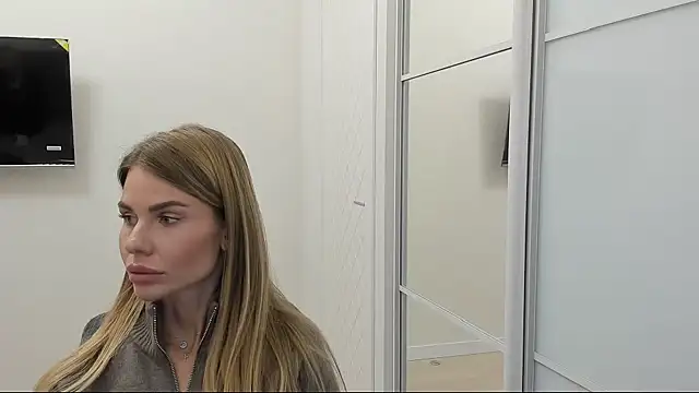 LinaBey online show from 10/30/25, 03:13