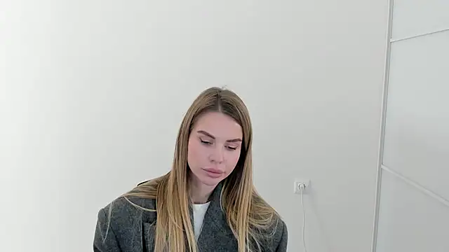 LinaBey online show from 11/15/25, 12:56