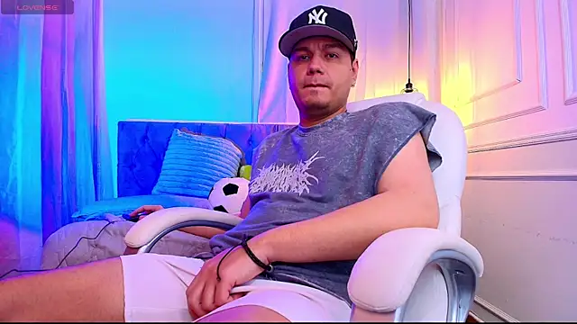 Snapshot of MasonHeat chatting on 11/08/25, 01:50 MasonHeat online show from 11/08/25, 01:50