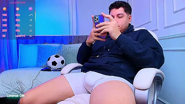 Snapshot of MasonHeat chatting on 12/02/25, 04:07 MasonHeat online show from 12/02/25, 04:07