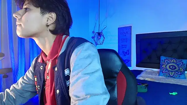 Ghost  Girl  online show from 11/11/25, 01:49