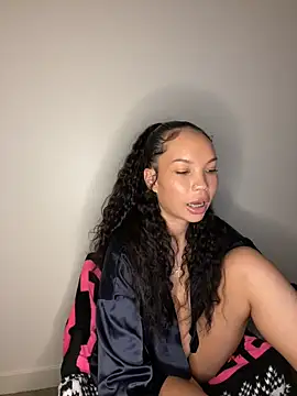 nikkiloveee online show from 11/24/25, 06:24