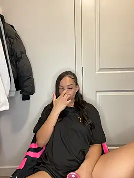 nikkiloveee online show from 12/03/25, 05:48