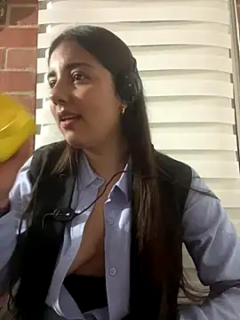 Snapshot of Au-rora chatting on 12/20/25, 06:53 Au-rora online show from 12/20/25, 06:53