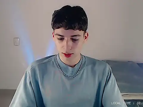 Snapshot of Sett_01 chatting on 11/13/25, 03:05 Sett 01 online show from 11/13/25, 03:05