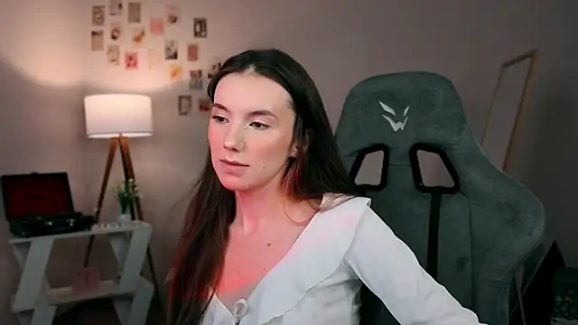 Snapshot of yourfrenchteacher chatting on 12/05/25, 04:21 yourfrenchteacher online show from 12/05/25, 04:21