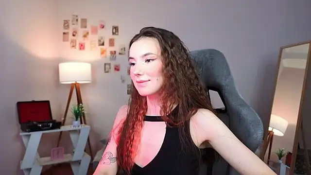 Snapshot of yourfrenchteacher chatting on 12/19/25, 04:30 yourfrenchteacher online show from 12/19/25, 04:30