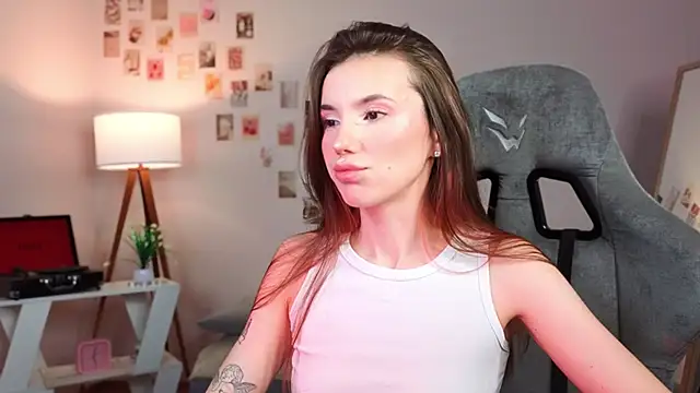 Snapshot of yourfrenchteacher chatting on 12/20/25, 04:19 yourfrenchteacher online show from 12/20/25, 04:19