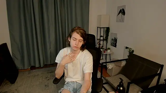 AvenGlow online show from 02/05/26, 05:23