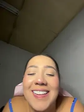 Snapshot of Hannahpradaa_ chatting on 12/17/25, 11:33 Hannahpradaa online show from 12/17/25, 11:33