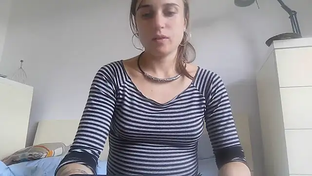 Snapshot of SinnEmily chatting on 11/09/25, 01:53 SinnEmily online show from 11/09/25, 01:53