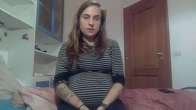 Snapshot of SinnEmily chatting on 11/26/25, 04:30 SinnEmily online show from 11/26/25, 04:30