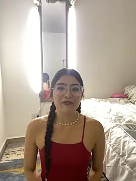 Snapshot of Aamelia chatting on 11/02/25, 09:50 Aamelia online show from 11/02/25, 09:50