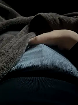 Snapshot of Goldendickinyou chatting on 10/29/25, 03:25 Goldendickinyou online show from 10/29/25, 03:25