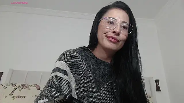 Snapshot of Emma_Hotkiss chatting on 04/21/26, 03:57 Emma Hotkiss online show from 04/21/26, 03:57