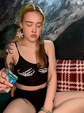 mattiethebaddieee online show from 12/17/25, 10:49