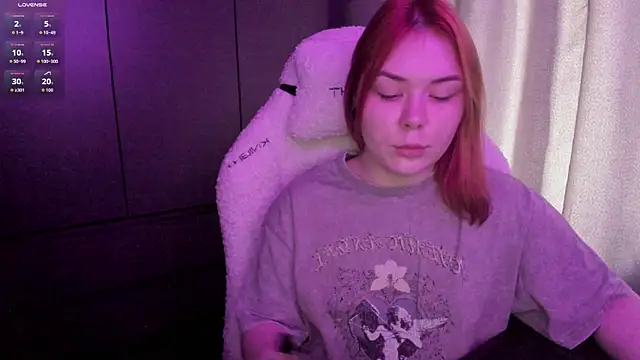 Snapshot of sophia_lix chatting on 07/17/26, 01:12 sophia lix online show from 07/17/26, 01:12
